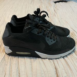 Nike Air Max 90 Flyknit Sz 9